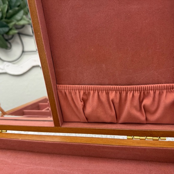 Elegant Wooden Jewelry Box with Mirror and Brass Accents - Picture 4 of 8